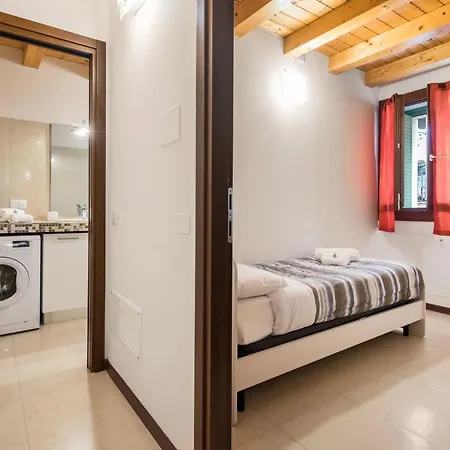 Apartment Dimora San Zeno 6, 5 Beds *